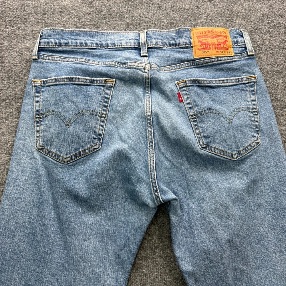 Levi's 505‎ Regular Fit Jeans Mens 34x32 Light Wash Blue 30in Inseam Denim